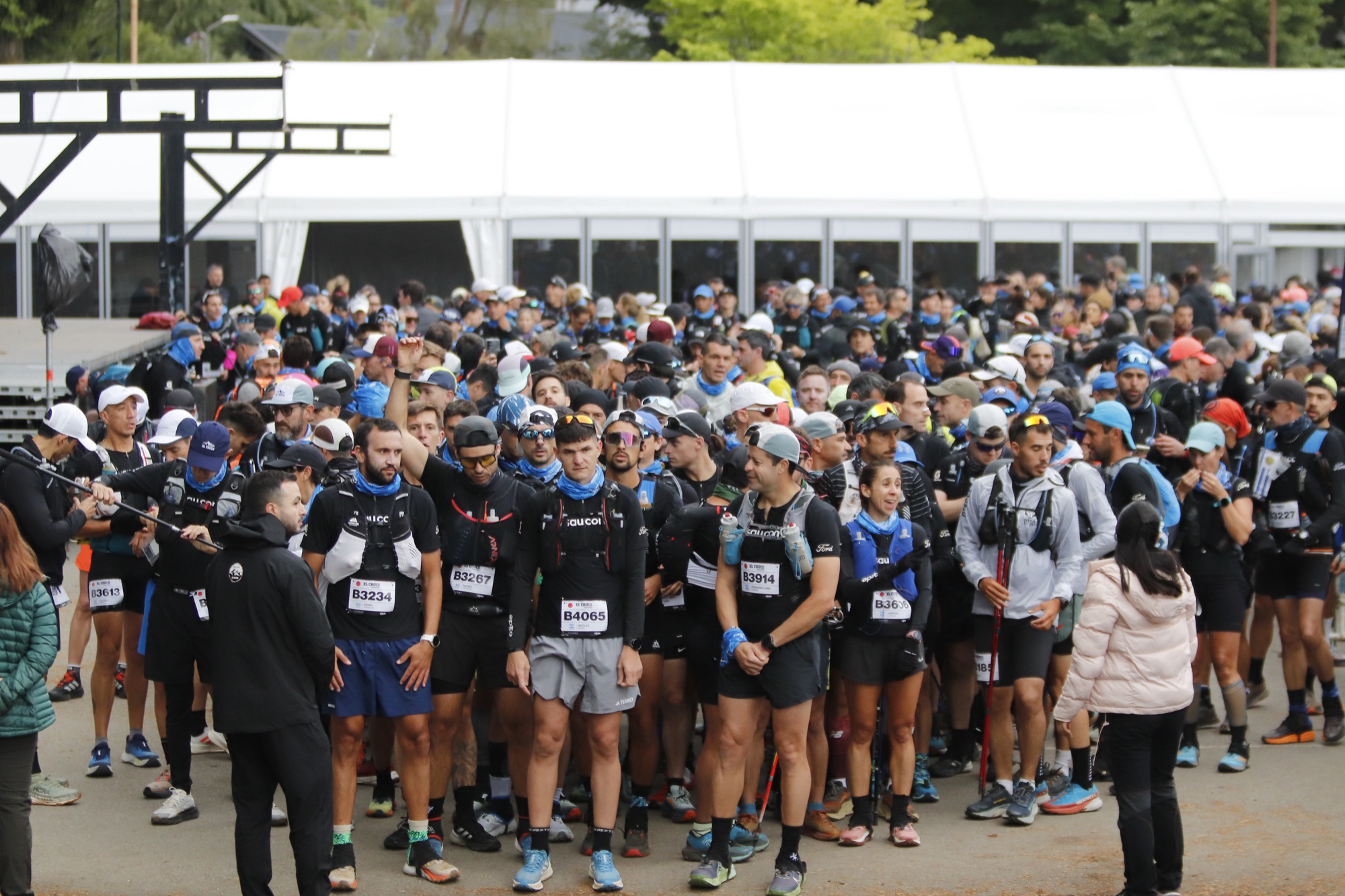 Runners gathered before the start at Cerro Catedral